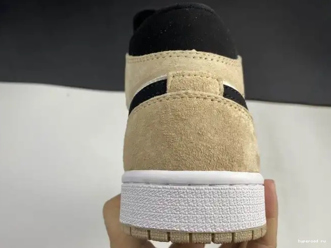 Mid -800 Air Jordan BQ6472 'Barely Orange' 1 0518